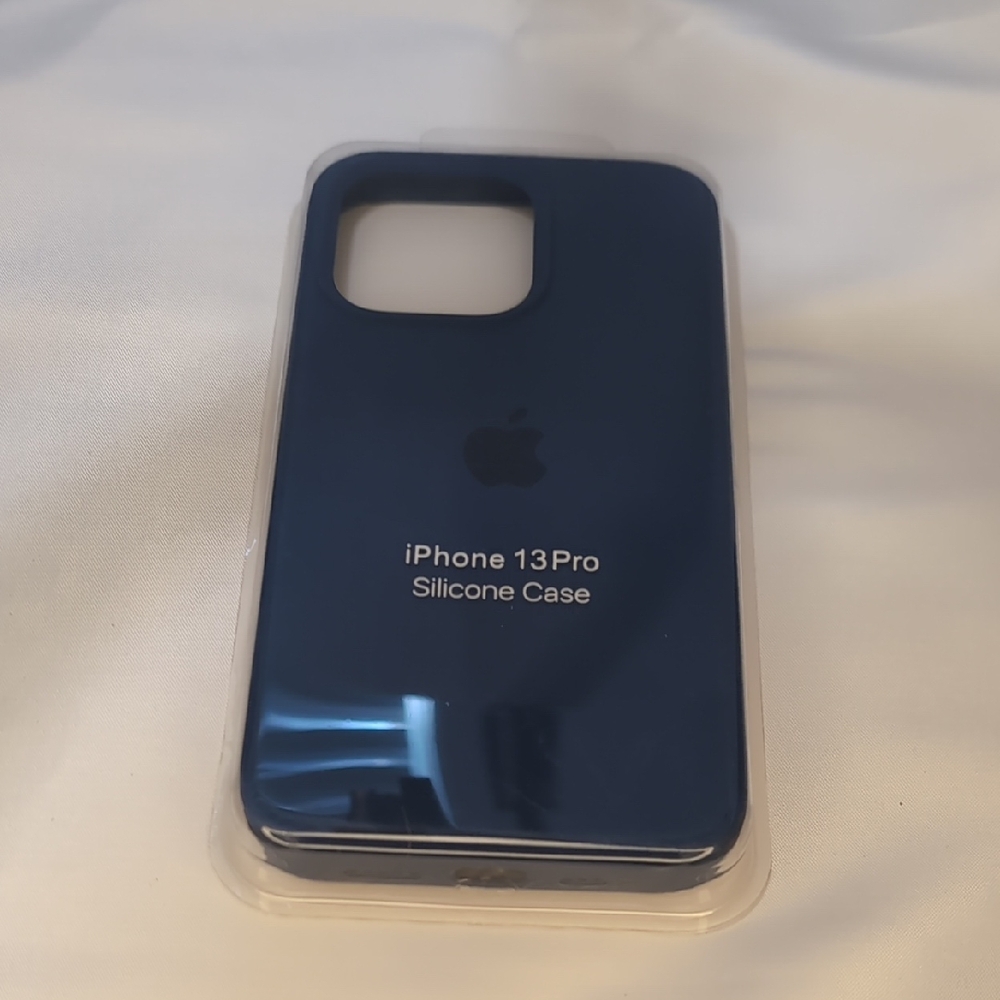 Apple iPhone 13 Pro Silicone Case - Deep Blue